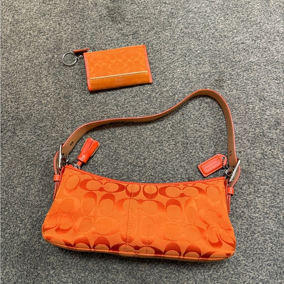 Rare Coach East West Signature Shoulder Baguette Bag With Coin Purse in Orange - Picture 3 of 9